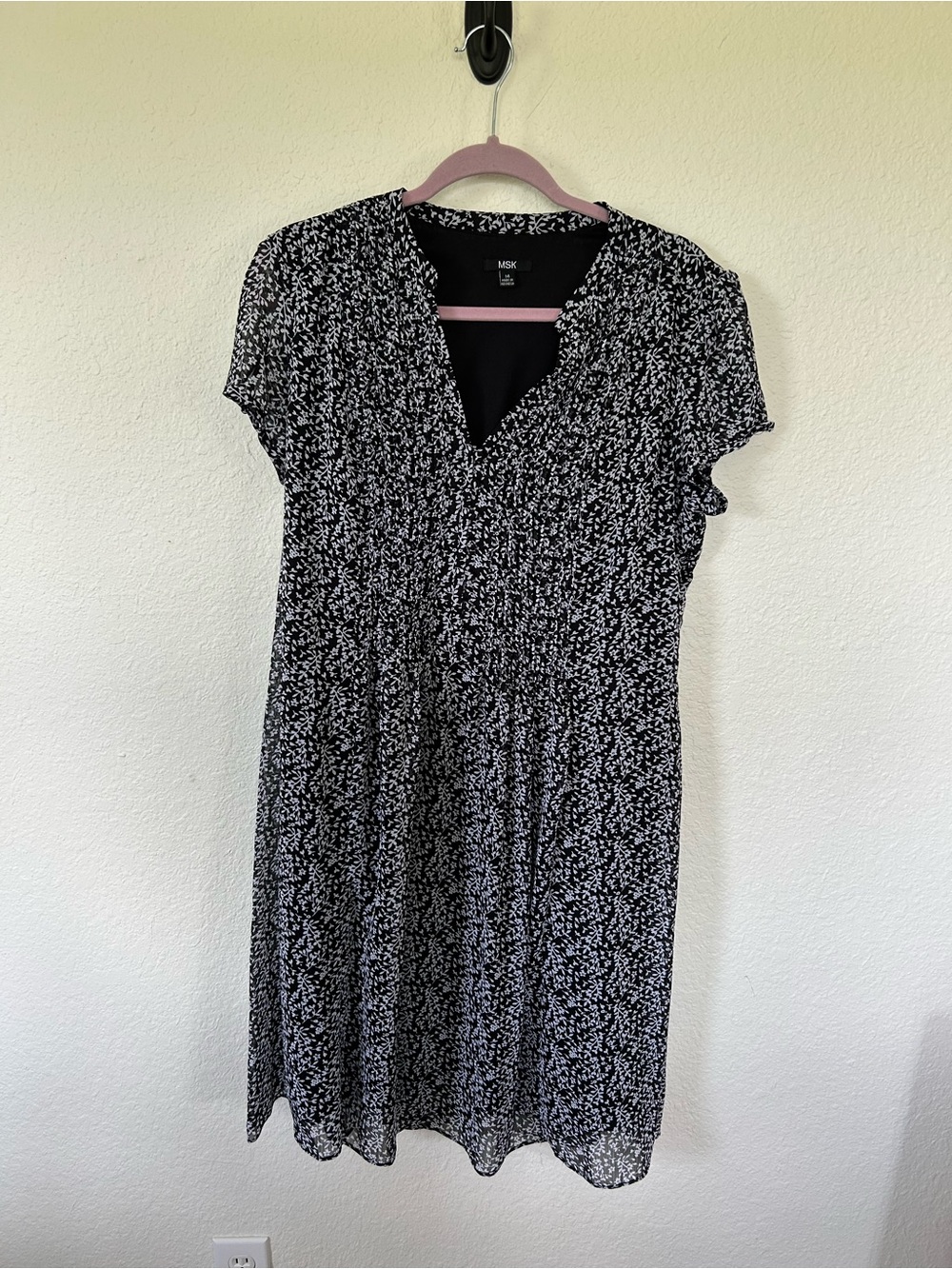 MSK Black & White Floral Midi Dress with V-Neck